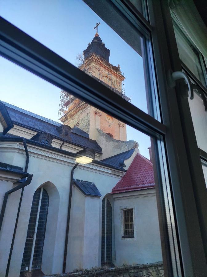 Апартаменти Біля Домініканського Костелу Kamjanez-Podilskyj Exterior foto